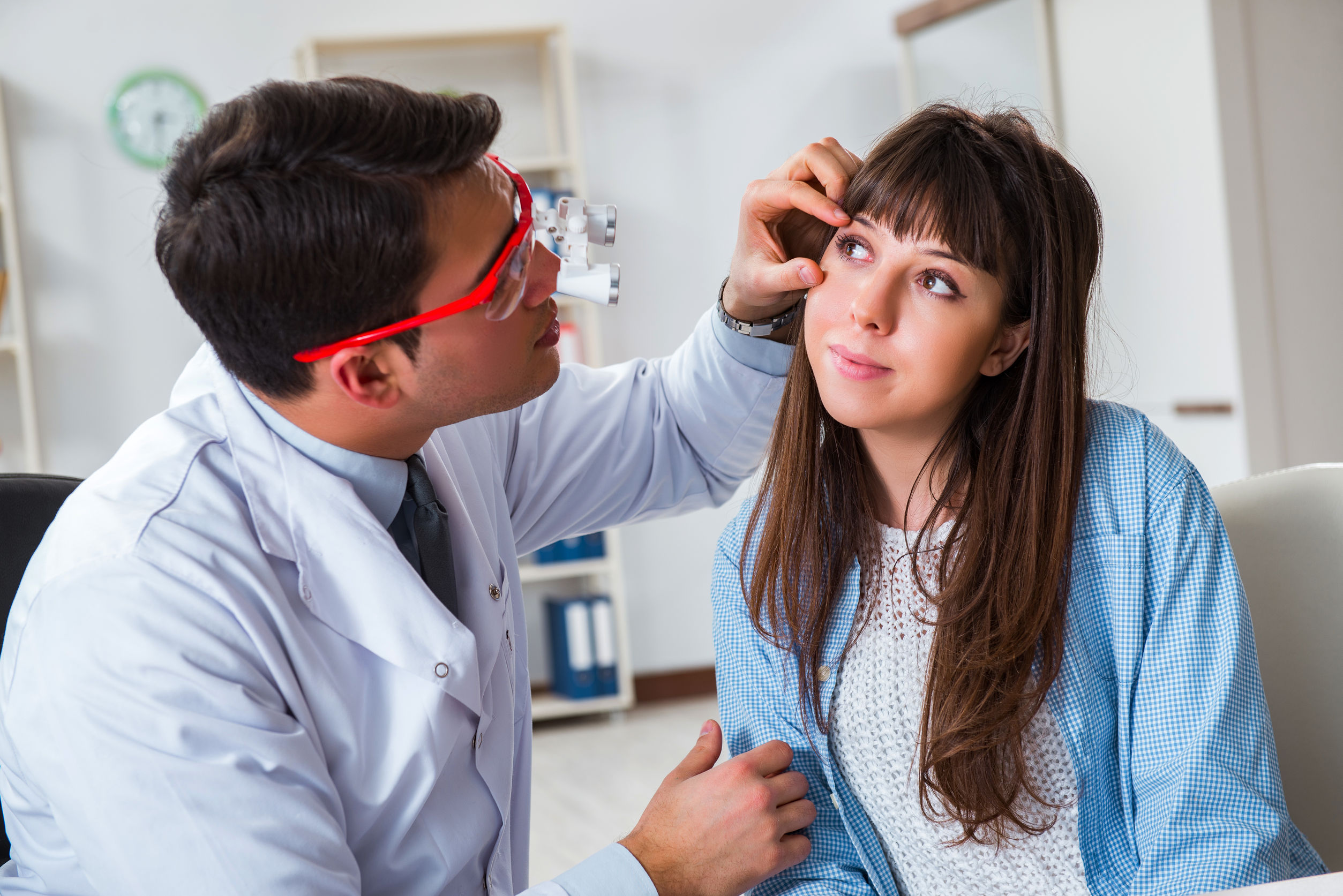 Toda pinta nos olhos precisa ser removida?