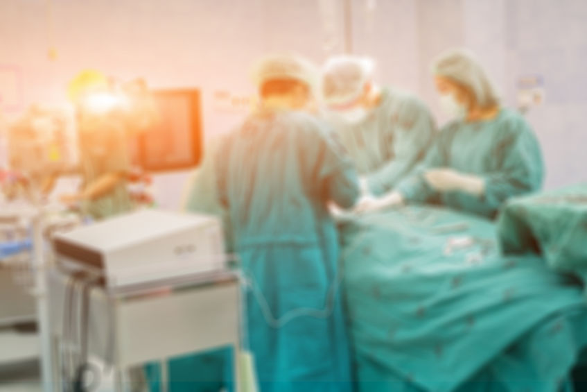 Como é o tratamento do melanoma ocular?